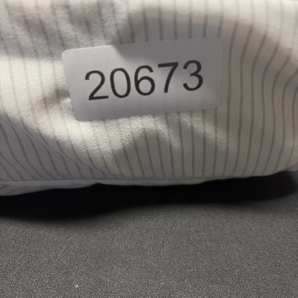 Room Essentials Twin Or XL Twin Size Bed Sheet Set, White W Gray Stripes 20673